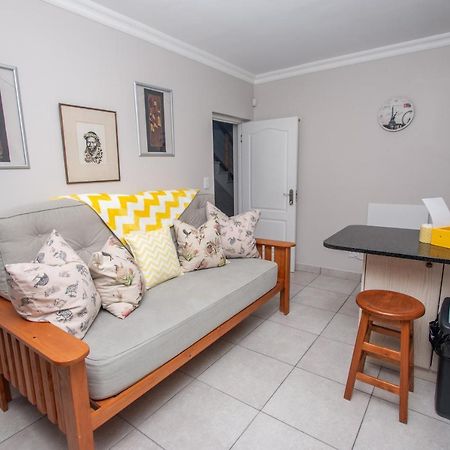 Van Den Berg's Guesthouse&B&B Bettyʼs Bay Exterior foto